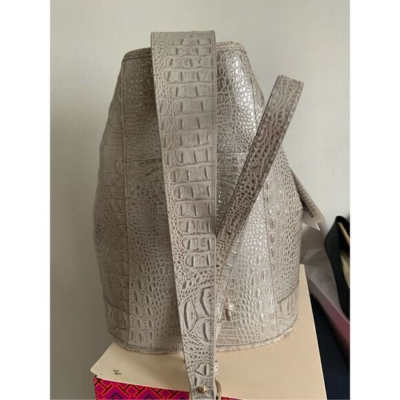 NWOT Brahmin Melbourne Allie Sling Backpack - Picture 5 of 7